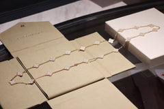 CLOVER 20 MOTIFS WHITE MOP GOLD