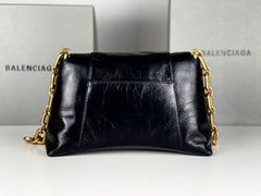 DOWNTOWN SHOULDER BAG 29 IN BLACK WAXED SHEEPSKIN GOLD HARDWARE