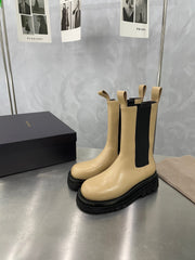 LUG CHELSEA BOOT IN CAMEL BEIGE CALFSKIN