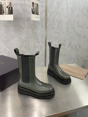 LUG CHELSEA BOOT IN ARMY GREEN CALFSKIN
