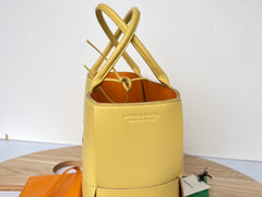ARCO TOTE 36 IN CHENIN YELLOW CALFSKIN