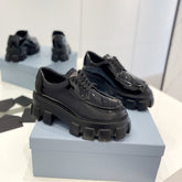 MONOLITH LACE-UP LOAFER IN BLACK GLOSSY CALFSKIN ATTACHED TRIANGLE LOGO