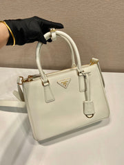 MEDIUM GALLERIA BAG 28 IN WHITE SMOOTH CALFSKIN GOLD HARDWARE