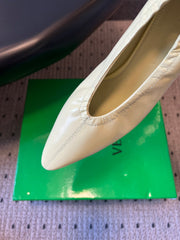 BOTTEGA VENETA 26S HIGH HEELS 40 MM IN CREAM WHITE CALFSKIN