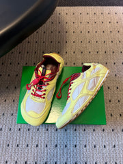 BOTTEGA VENETA 26S SNEAKERS IN LIGHT YELLOW SUEDE AND CREAM WHITE MESH FABRIC