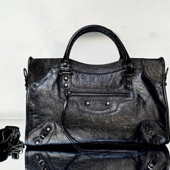 SMALL 30 LE CITY BAG IN BLACK LEATHER