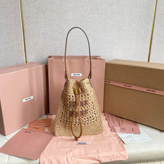 WANDER BUCKET BAG 23 IN NATURAL RAFFIA WITH LEATHER TRIM