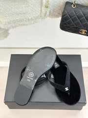 THONG SANDALS IN BLACK VELVET EMBOSSED CRYSTAL