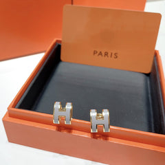 GOLD LACQUERED MINI POP H EARRINGS WHITE