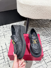 VLTN LOAFER 25S IN MATTE BLACK LEATHER WITH GOLD HARDWARE