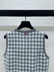 THOM 26S SLEEVELESS SWEATER STYLE 126