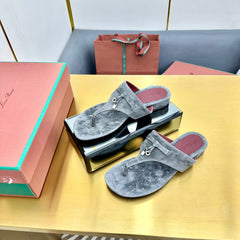 FLIP FLOPS IN DARK GRAY SUEDE AND HARDWARE SILVER