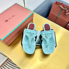 FLIP FLOPS IN EMERALD GREEN SUEDE AND HARDWARE SILVER