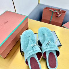 FLIP FLOPS IN EMERALD GREEN SUEDE AND HARDWARE SILVER