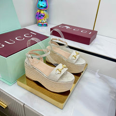 GG HIGH WEDGE SANDALS IN LIGHT BEIGE FABRIC AND RAFFIA WITH GOLD HARDWARE