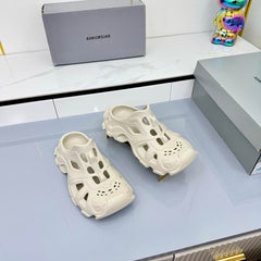 BALENCIAGA 25S POOL CROCS SLIDE IN LIGHT BEIGE SYNTHETIC RUBBER