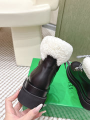 BOTTEGA VENETA 26S LUG ANKLE BOOTS IN BLACK CALFSKIN AND WHITE WOOL