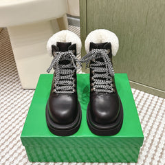 BOTTEGA VENETA 26S LUG ANKLE BOOTS IN BLACK CALFSKIN AND WHITE WOOL