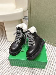 BOTTEGA VENETA 26S LUG ANKLE BOOTS IN BLACK CALFSKIN AND WHITE WOOL