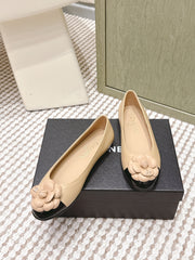 CHANEL 25S BALLET FLAT ROUND TOE IN BEIGE AND BLACK SHEEPSKIN WITH CAMELLIA