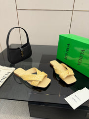 BOTTEGA VENETA 26S SANDALS IN LIGHT YELLOW CALFSKIN AND RAFFIA