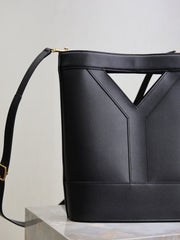 YSL 25S Y SMALL BUCKET 29 IN BLACK CALFSKIN GOLD HARDWARE