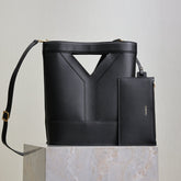 YSL 25S Y SMALL BUCKET 29 IN BLACK CALFSKIN GOLD HARDWARE