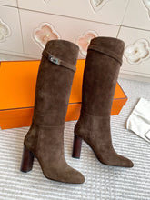 HM 25S TALL BOOTS 90 MM IN DARK BROWN SUEDE