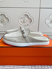 HM 25S MULES IN CREAM WHITE SUEDE WITH SILVER HARDWARE