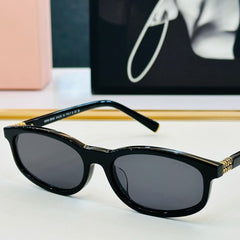 MIU SUNGLASSES IN RECTANGULAR ACETATE 646116
