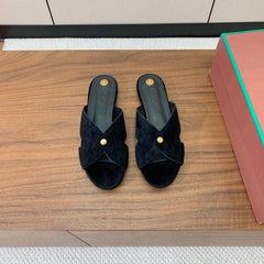 FLAT SLIPPERS IN BLACK SUEDE