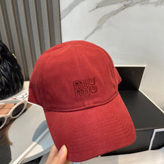 MM BASEBALL CAP IN RED FABRIC BRAND EMBROIDERY