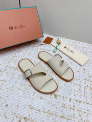 SANDALS IN CREAM WHITE CALFSKIN