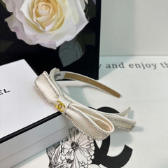 WHITE FABRIC WITH CRYSTAL HAIRBAND 412464