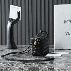 BV MINI LOOP 17CM BLACK CALFSKIN