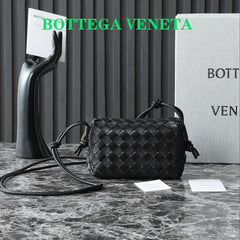 BV MINI LOOP 17CM BLACK CALFSKIN