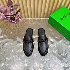 OPEN-BACK LOAFER REALISED IN CHESTNUT BROWN SOLF CALFSKIN