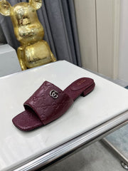 GG CASUAL SLIPPERS IN BURGUNDY RED CALFSKIN LOGO EMBOSSING