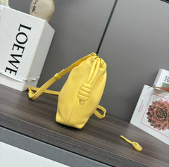 LOE 23 FLAMENCO PURSE BUCKET IN YELLOW LAMBSKIN