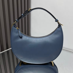 FENDIGRAPHY MEDIUM 29 IN QUEEN SMOOTH LAMBSKIN GOLD HARDWARE