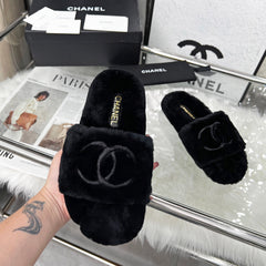 CHANEL 25S FUR SLIPPERS IN BLACK