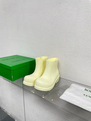 FIREMAN BOOTS IN BEIGE CREAM RUBBER WITH ICONIC INTRECCIO MOTIF