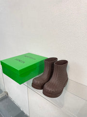 FIREMAN BOOTS IN CHOCOLATE BROWN RUBBER WITH ICONIC INTRECCIO MOTIF