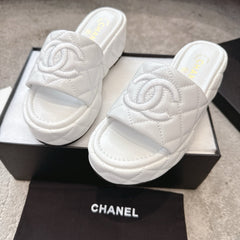 WEDGE HEELS IN WHITE CALFSKIN QUILTED