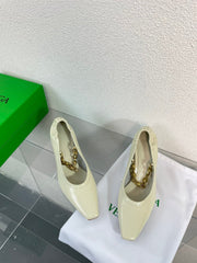 SHARP CHAIN PUMP 6 CM IN BONE WHITE CALFSKIN