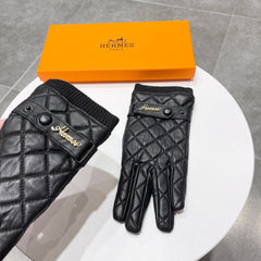 GLOVES IN BLACK LAMBSKIN AND WOOL LINING 109612