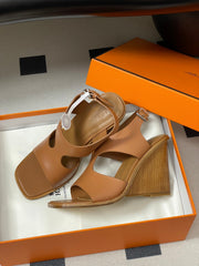 HM 25S KALYA WEDGE SANDAL 100 MM IN BROWN LAMBSKIN