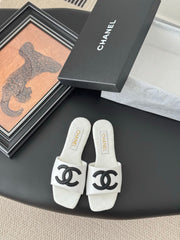 SLIPPER IN WHITE CALFSKIN