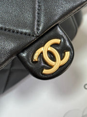 QUILTED HOBO CARGO BAG 31 IN BLACK CALFSKIN GOLD CHAIN