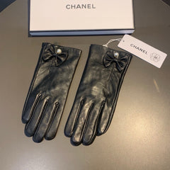 TOUCHSCREEN GLOVES IN BLACK LAMBSKIN WITH GOLD LOGO 462264